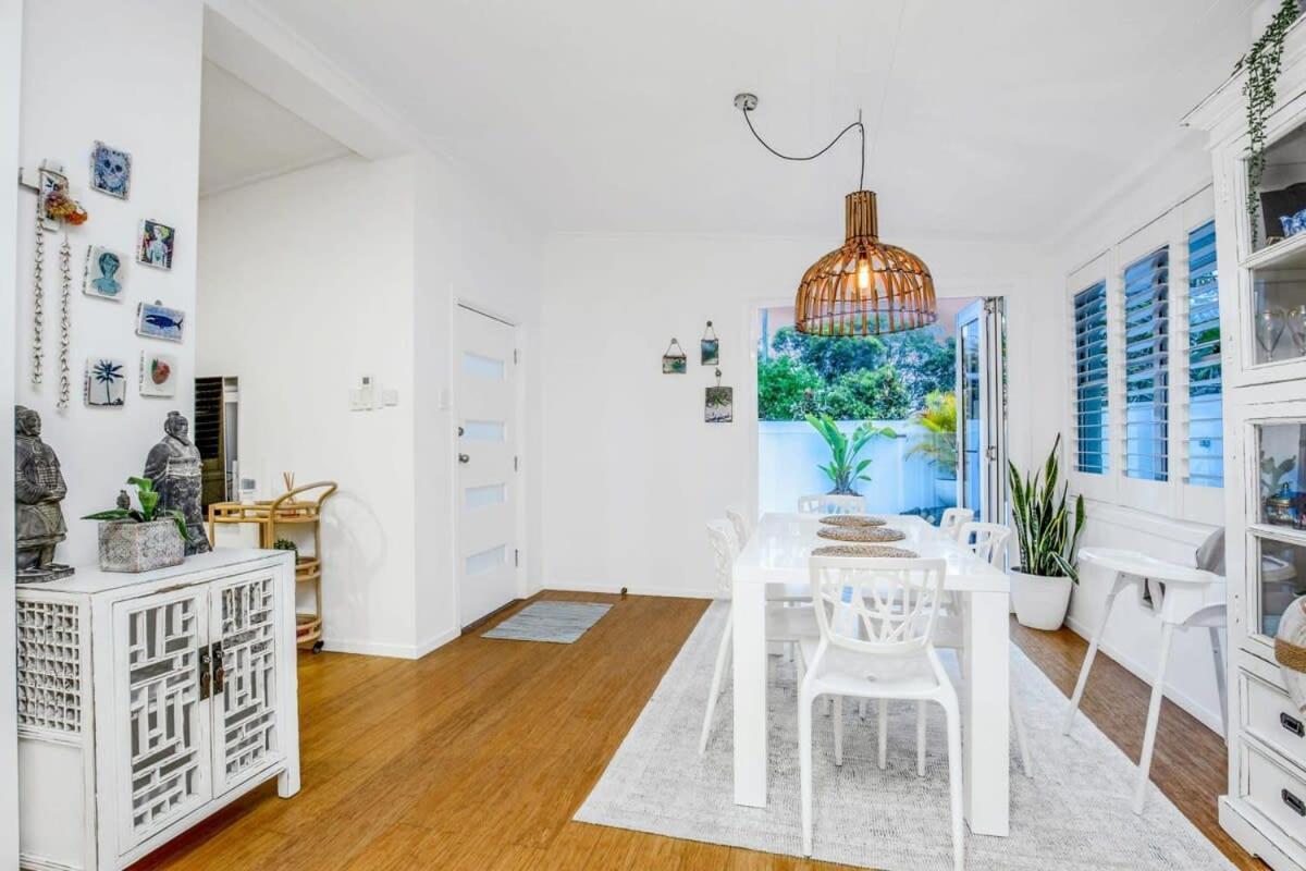 Gold Coast-miami Mid-century With Pool Holiday home Gold Coast
